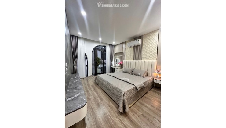 Bán nhà Cổ Linh, Long Biên. Thang máy 45m2 x 6T. Ô tô đỗ cửa. Dưới 11.2 tỷ